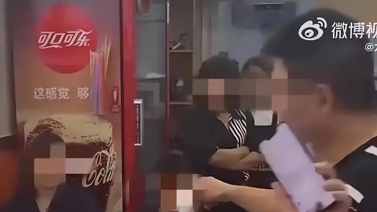 一碗续面的饸饹面，照出人性与流量时代的悲凉