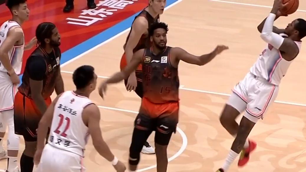 球队动态：威廉姆斯有望加盟山东高速男篮，新赛季邱彪真能玩活吗