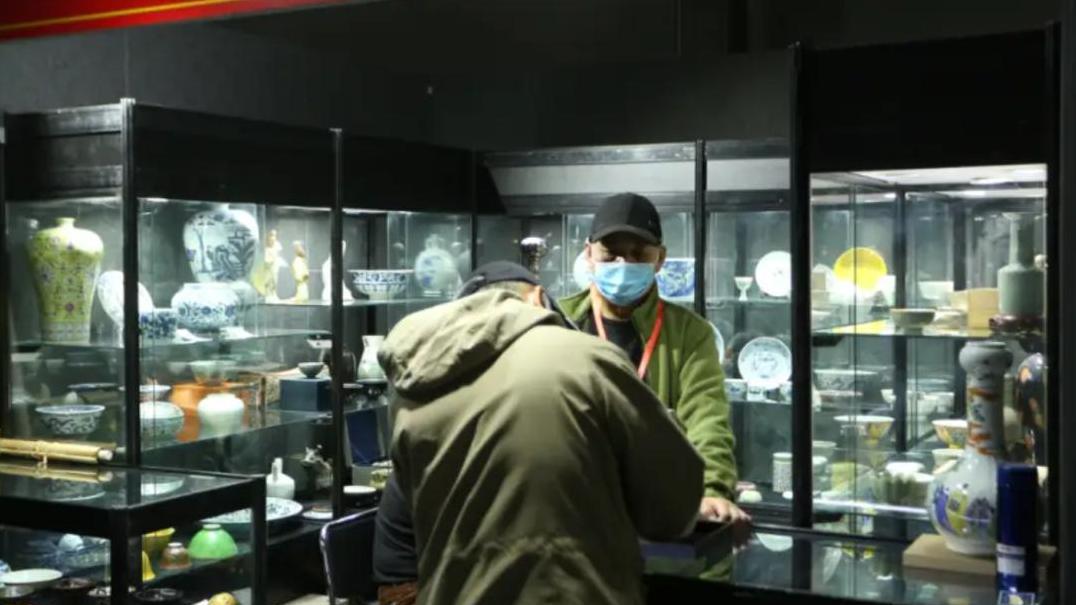 古玩市场的惊人变化：20年后掌柜们都变成了主播？