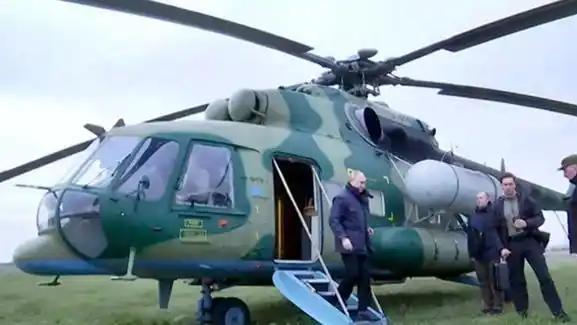 普京视察前线险遭斩首！乌军用自杀式无人机突袭，俄反手炸穿基辅军工厂