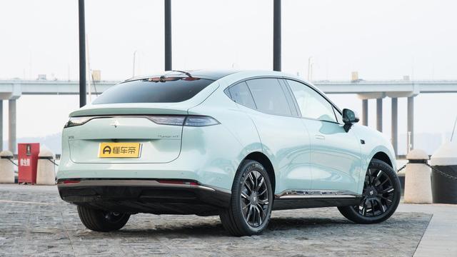昊铂HT：中大型SUV，续航600km，配备鸥翼门