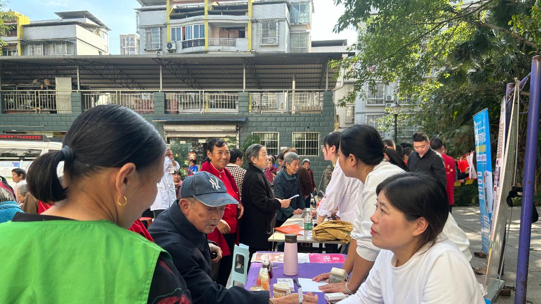 潼南区新专联举办“潼城乐居·情暖重阳”社区公益活动