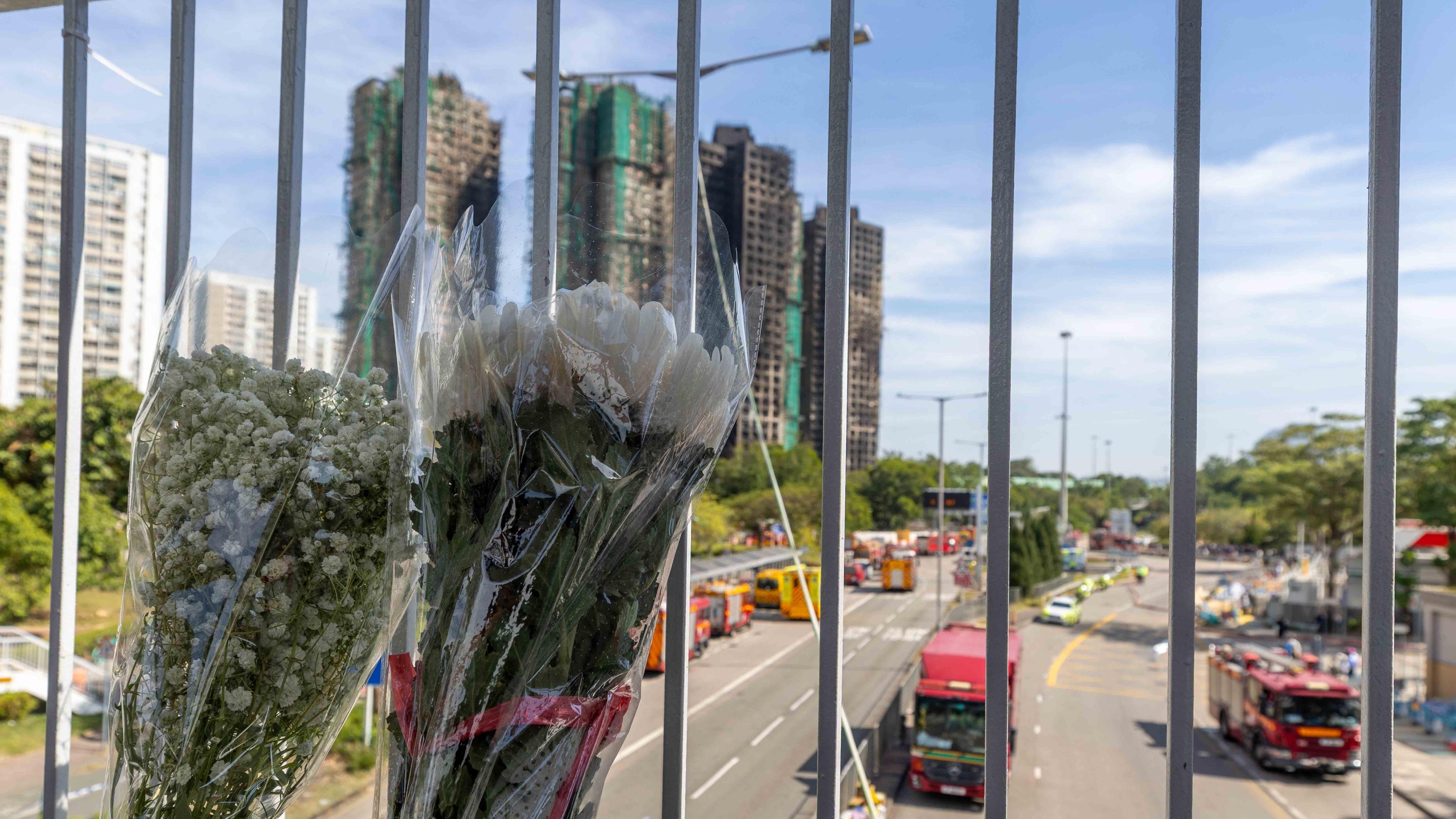 香港大火之下，风暴眼中的竹棚工