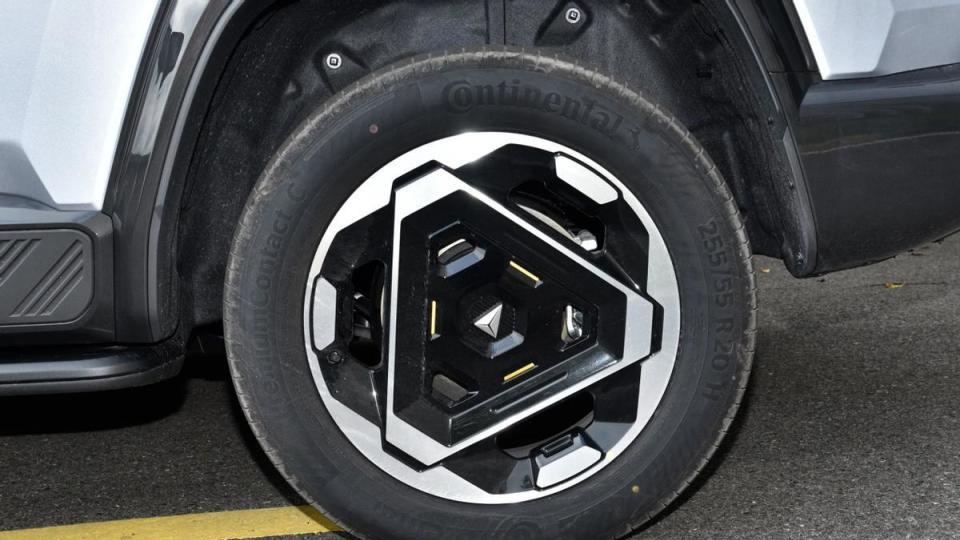 20万预算买方盒子SUV，深蓝G318和钛7，哪款车更值得入手？
