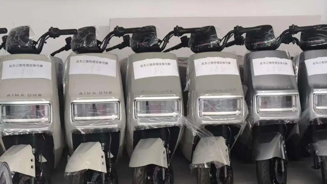 全新二手旧国标电动车成抢手货，有人囤100台涨价卖