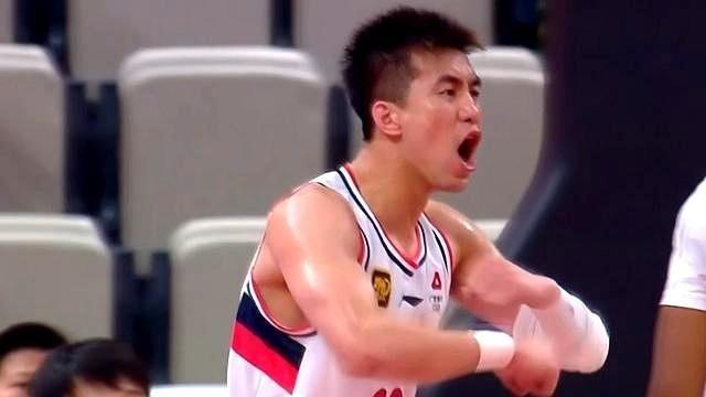 广东狂胜辽宁44分！杨鸣摇头，赵继伟捂脸，卫冕冠军遭遇惨败