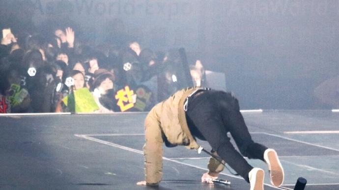 舞台上的吴世勋，活力四射的王者！