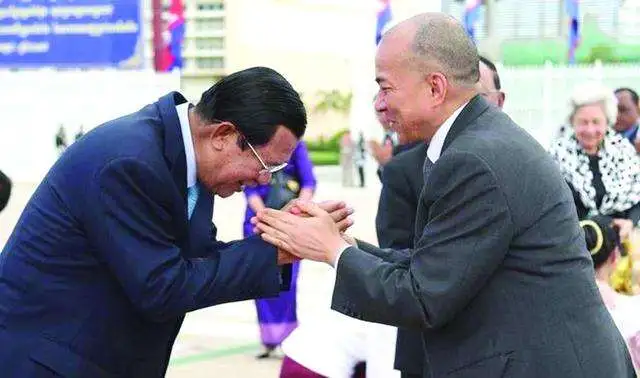 柬埔寨被打得满地找牙，洪森公开喊话：再不停战就爆料！