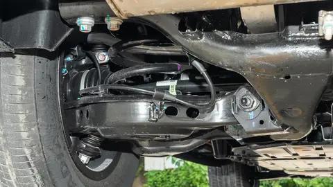 全球上市，空悬、三把锁、卫星通讯，试驾体验新品牌硬派SUV