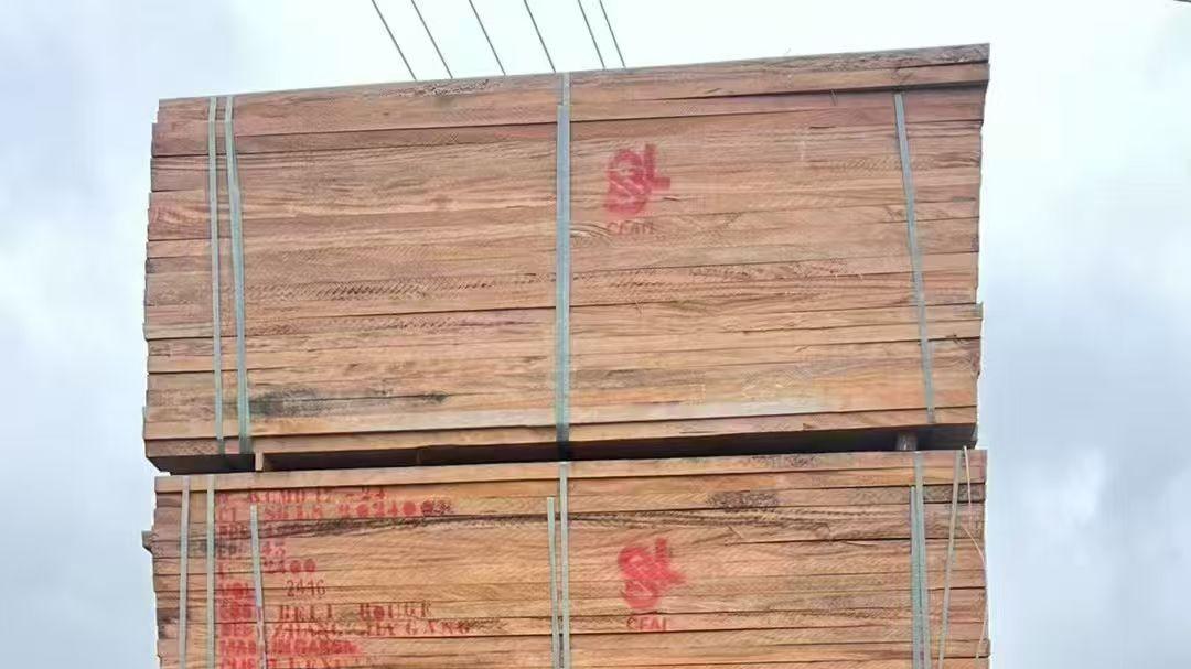 木材市场告急：家具大厂入场，引发供应短缺与价格攀升！