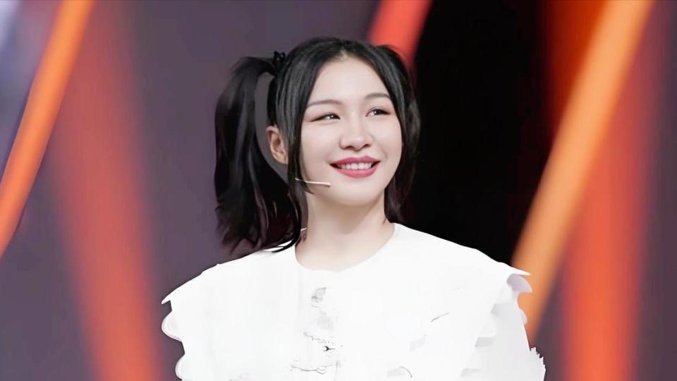 王家卫跌下神坛！除了嚼舌根，还曾让女配音演员舔手，生理不适了