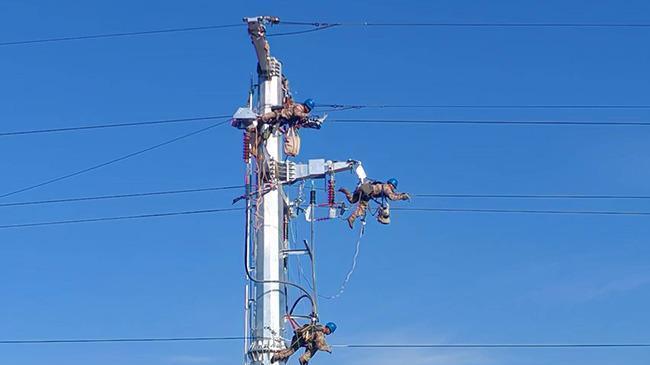 中铁三局石雄铁路1标35kV富营线迁改工程顺利告捷