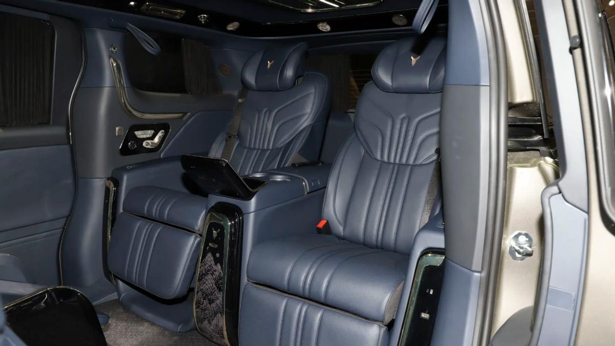 岚图梦想家山河亮相广州车展，采用四座布局，售70.99万