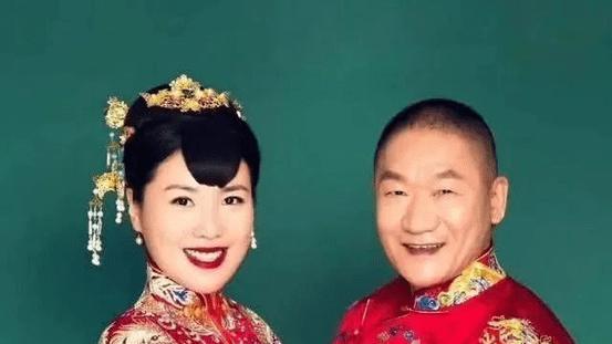 61岁谢东再当爹！相差22岁的妻子挺着大肚子磕头，还有良心吗？