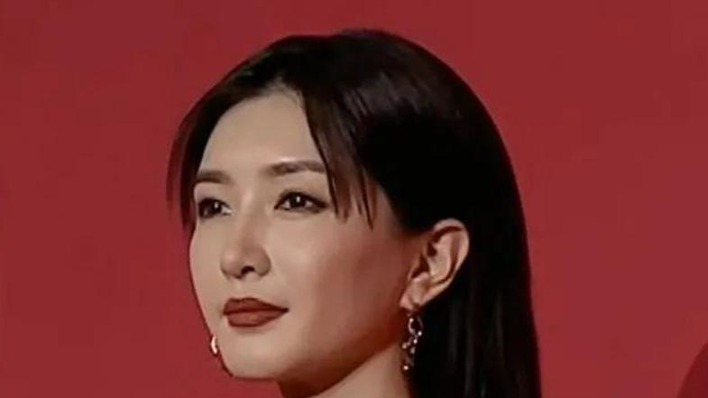 费加罗盛典明星生图：黄奕江疏影脸肿，潘玮柏瘦了