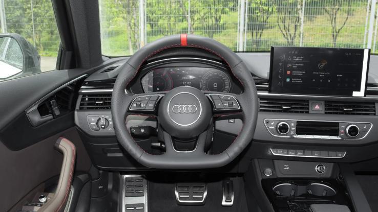 一汽奥迪的销量担当，9月售出7638辆，现如今和迈腾高配一个价