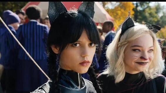 《星期三》第二季：哥特少女与自己和解，家族暖光比命案更动人