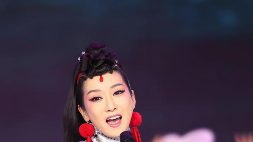 3次上春晚“翻车”，和富豪相识90分钟闪婚，41岁活成娱乐圈反套路教科书