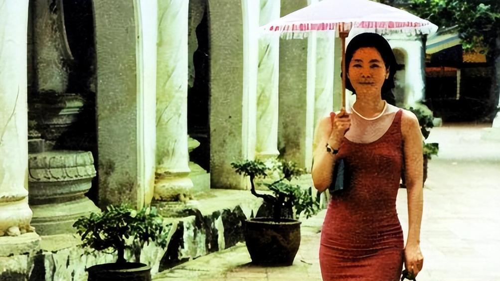 邓丽君：一代歌后，华语乐坛的璀璨星星