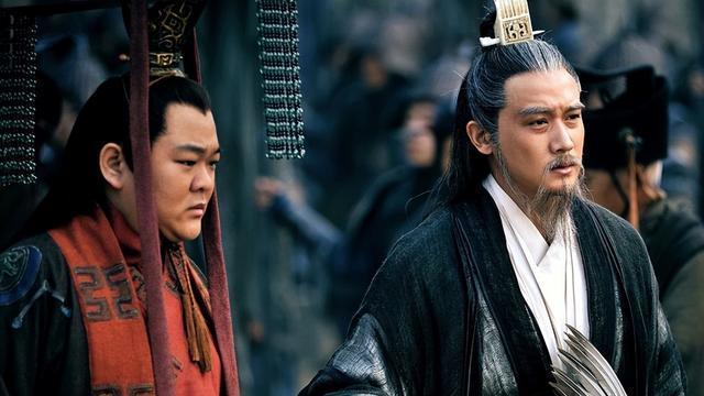 刘禅投降后写下3字，司马昭放弃杀他，百官不解，司马昭：倒着读
