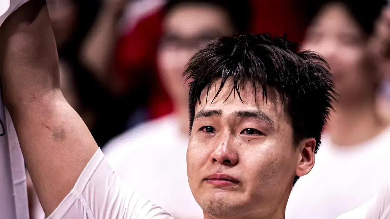 中国男篮惜败韩国，赵睿看台高喊造杀伤受关注