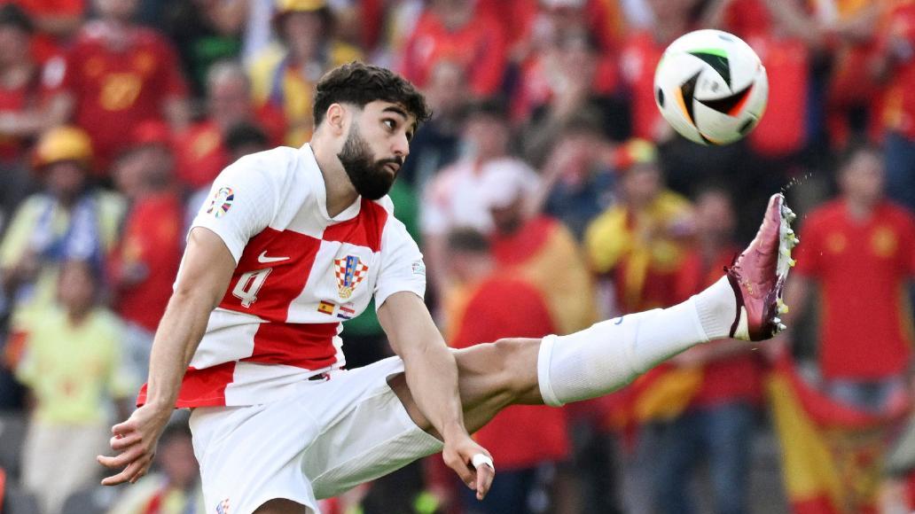 足坛一夜动态：荷兰平波兰，德国末轮生死战，克罗地亚晋级世界杯