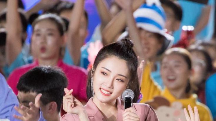 长得丑演技还烂，这8位捧不红的“关系户”，看着就让人闹心