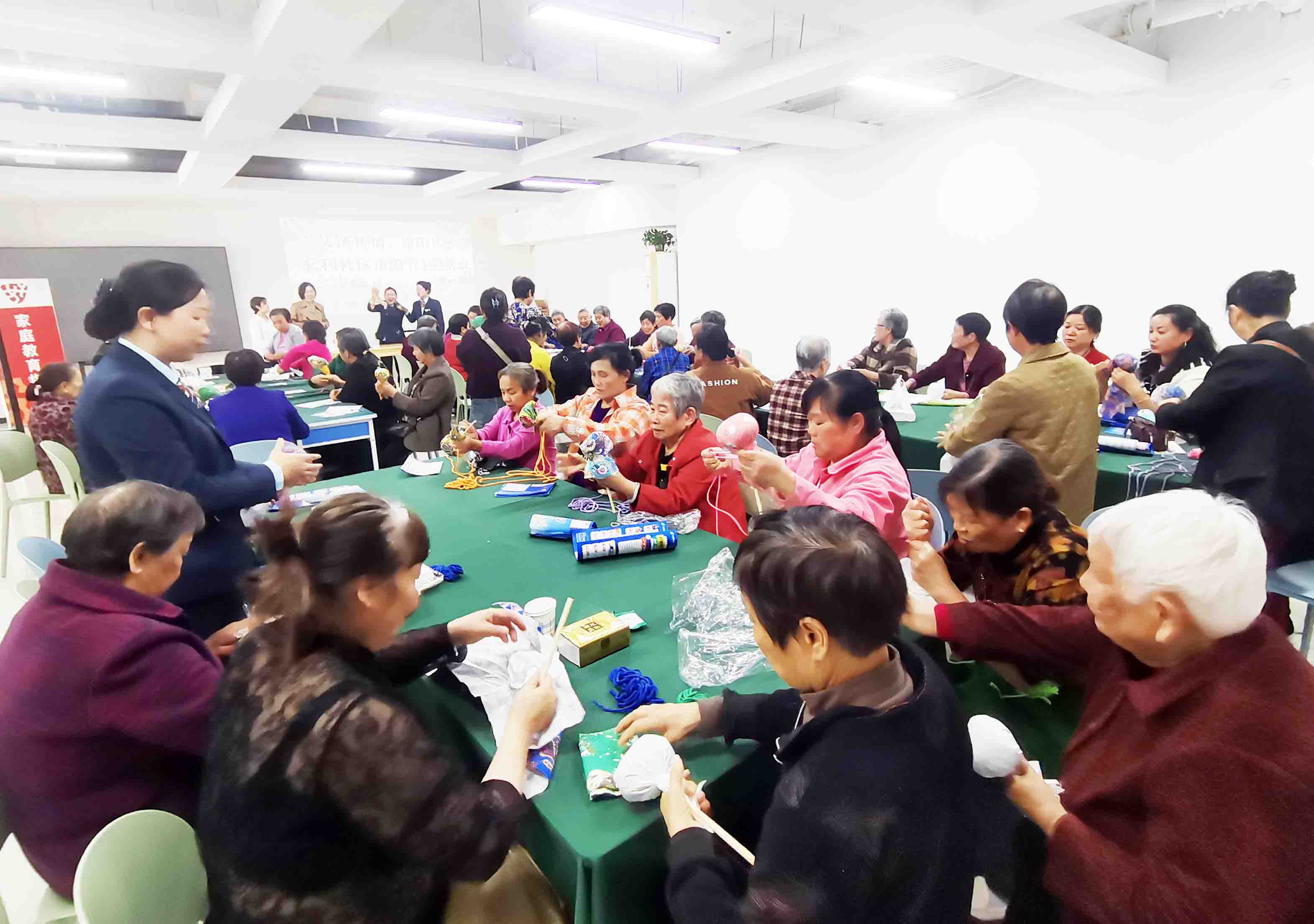 “艾锤传情，重阳共融”，永利社区温暖长者重阳佳节