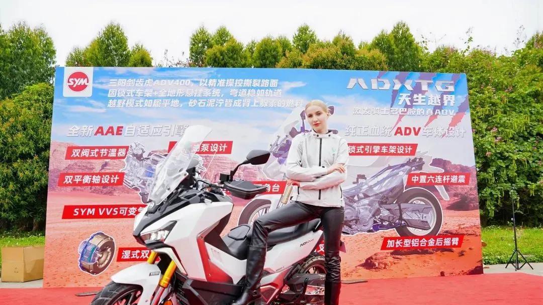 46980元！三阳剑齿虎400上市：仿生猛兽+链条传动，ADV界新王诞生
