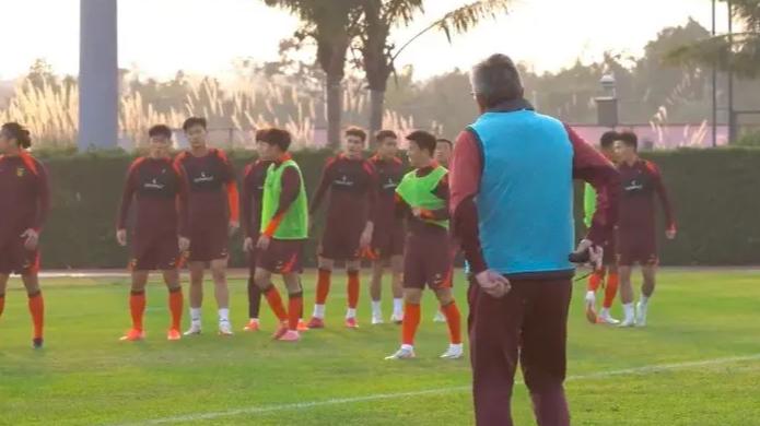 足协领导为国足送鼓励；“拿分回家”是西征最低目标