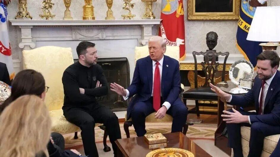 从白宫饿肚到碰瓷中国：泽连斯基的剧本为何越写越歪？