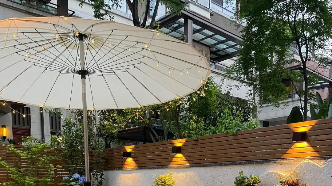 夜色满庭院，煮茶伴花眠