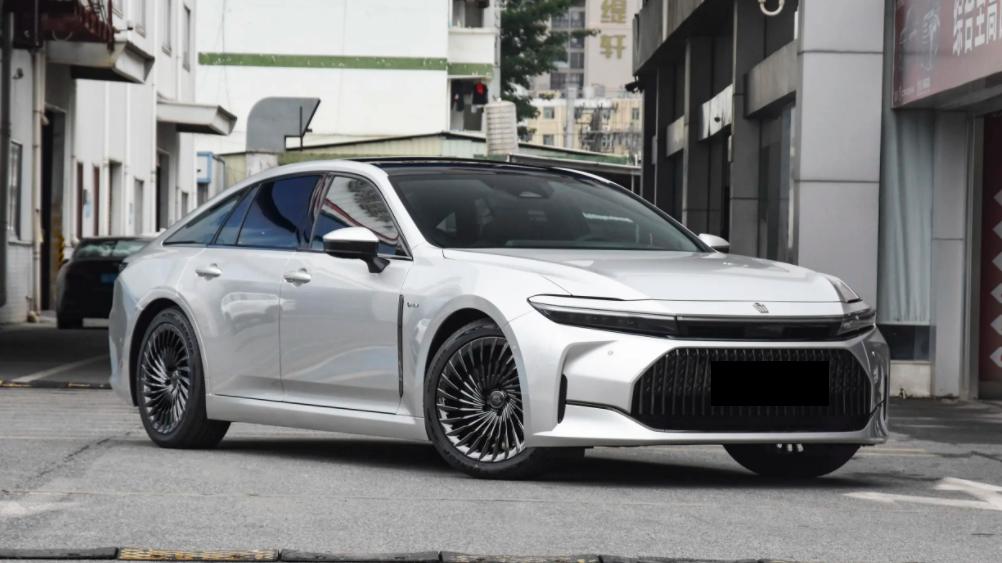 一文看懂皇冠（进口）购车指南，解读配置差异，应该怎么选？