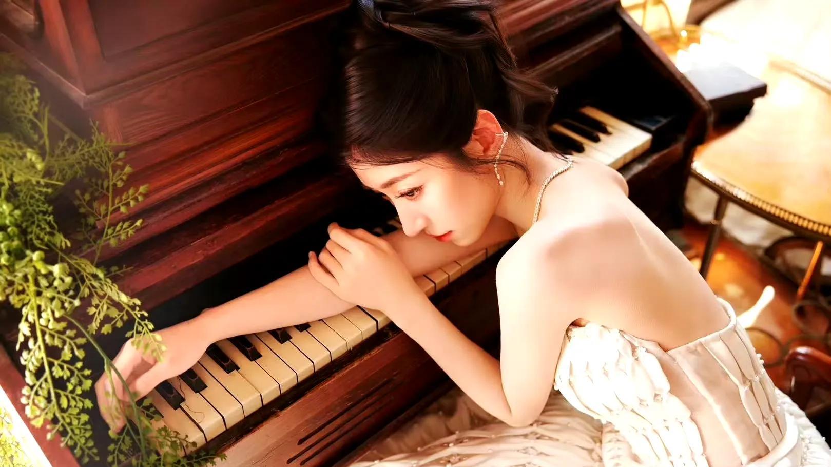 短剧第一梯队女演员王格格发文揭露了短剧拍摄乱象