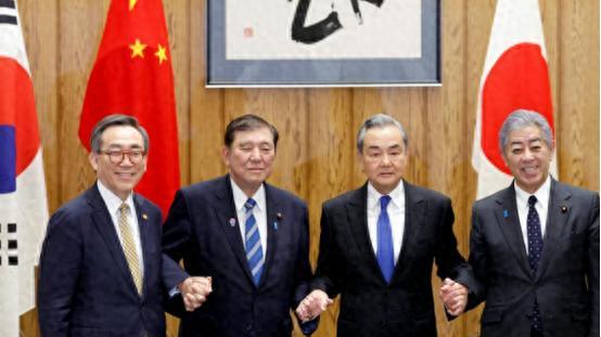 中日关系再现波折 政坛元老出面稳局