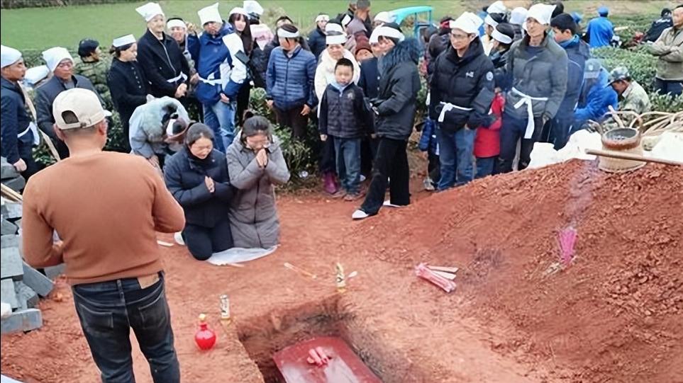 俗话说：“一所山头十所坟，一所富来九所贫”，啥意思？
