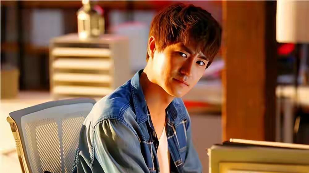 从人艺大院到《不可告人》，杨玏撕掉"星二代"标签的破局之路