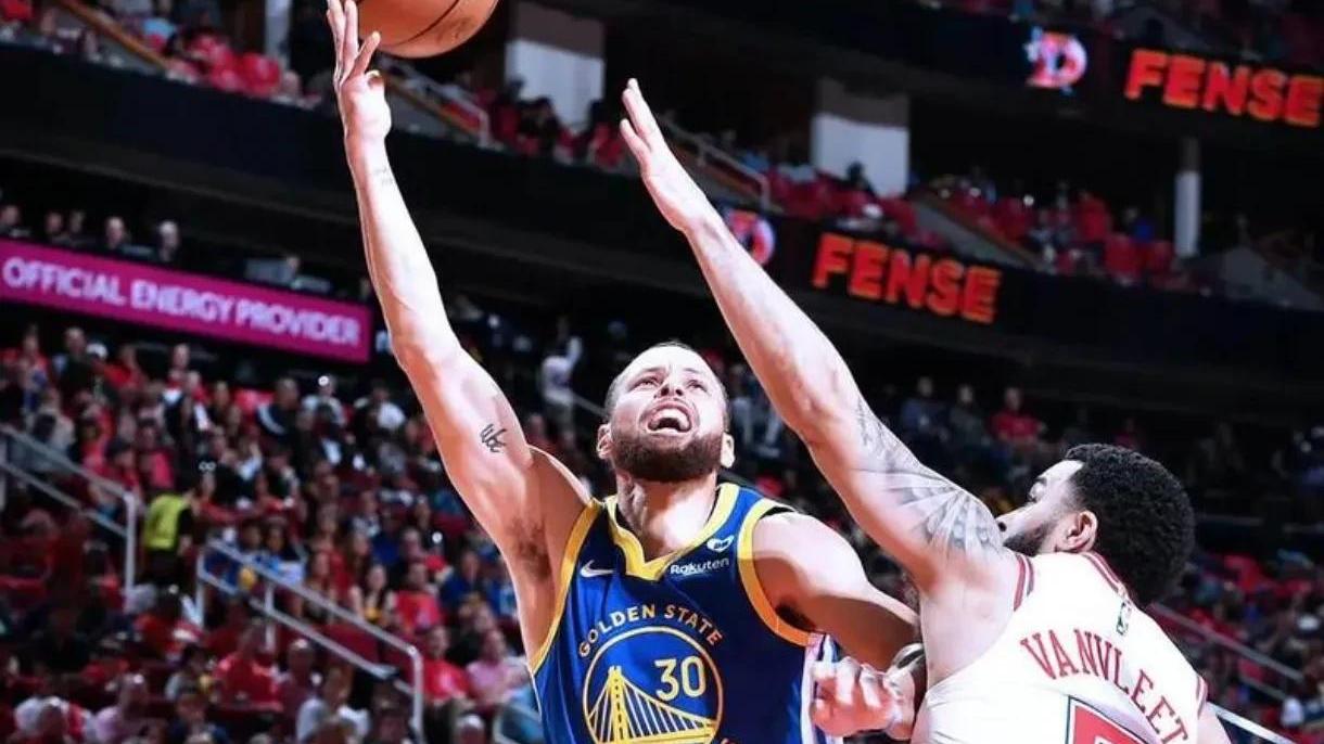 勇士战火箭，格林戏份足，狄龙半场12分，库里7助攻