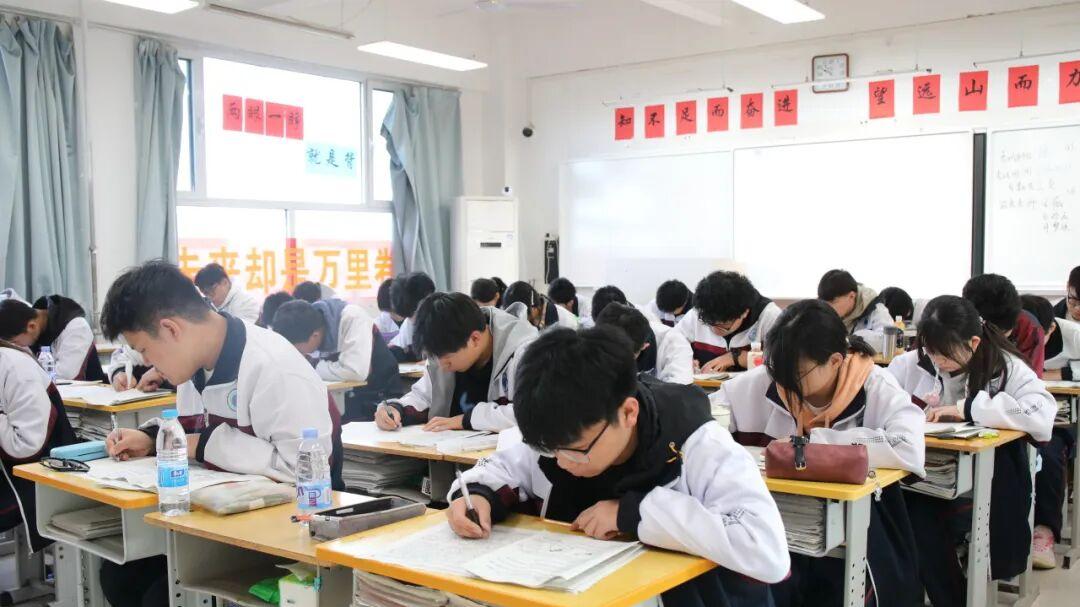 武邑宏达东方高三二调考试，一场检验成长的 “实战演练”
