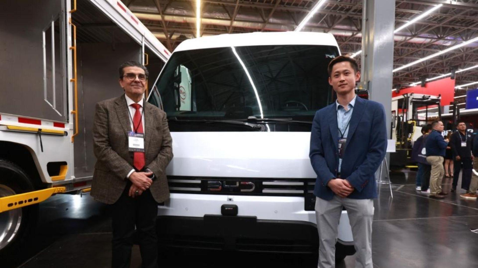 比亚迪纯电轿卡T35与V9厢式货车亮相拉美最大商用车展