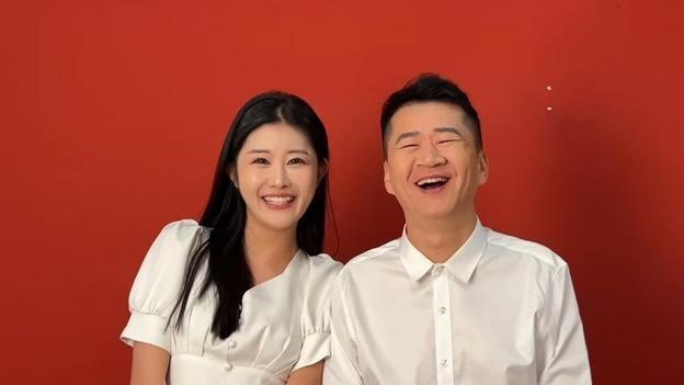41岁李嘉明告诉你，娶小娇妻看着美，背后的日子可太残酷了
