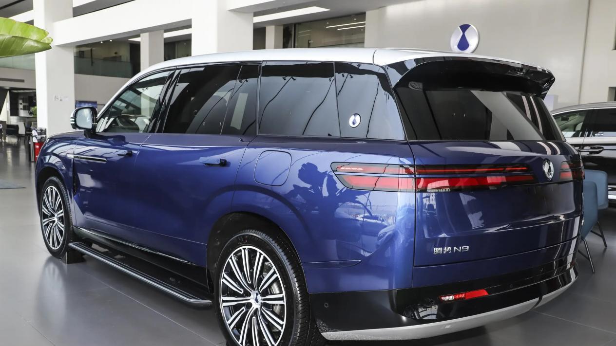 比亚迪又上\狠货\，5.2米全尺寸SUV，6座+云辇+三电机，3.9S破百