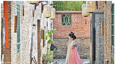 网红城市居民的喜悦与烦恼 家门口成打卡地考验城市治理能力