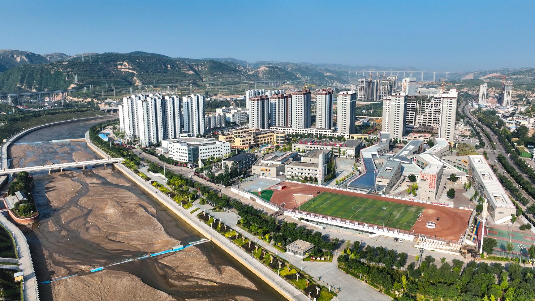 任前没人举报，还是任前疏于审查？新任局长被曝公车私用、安排亲属“吃空饷”