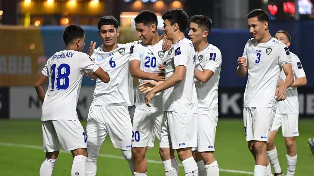 4-1 让中国队绝望！下轮不胜就出局，球迷怒斥：日本骗子下课