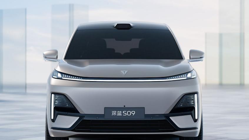 2025车市迷思：智驾盛世？增程过渡？燃油车终结？