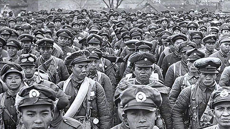 国军挑夫投奔红军后透露姓名，后任警卫连连长，最终成为开国中将