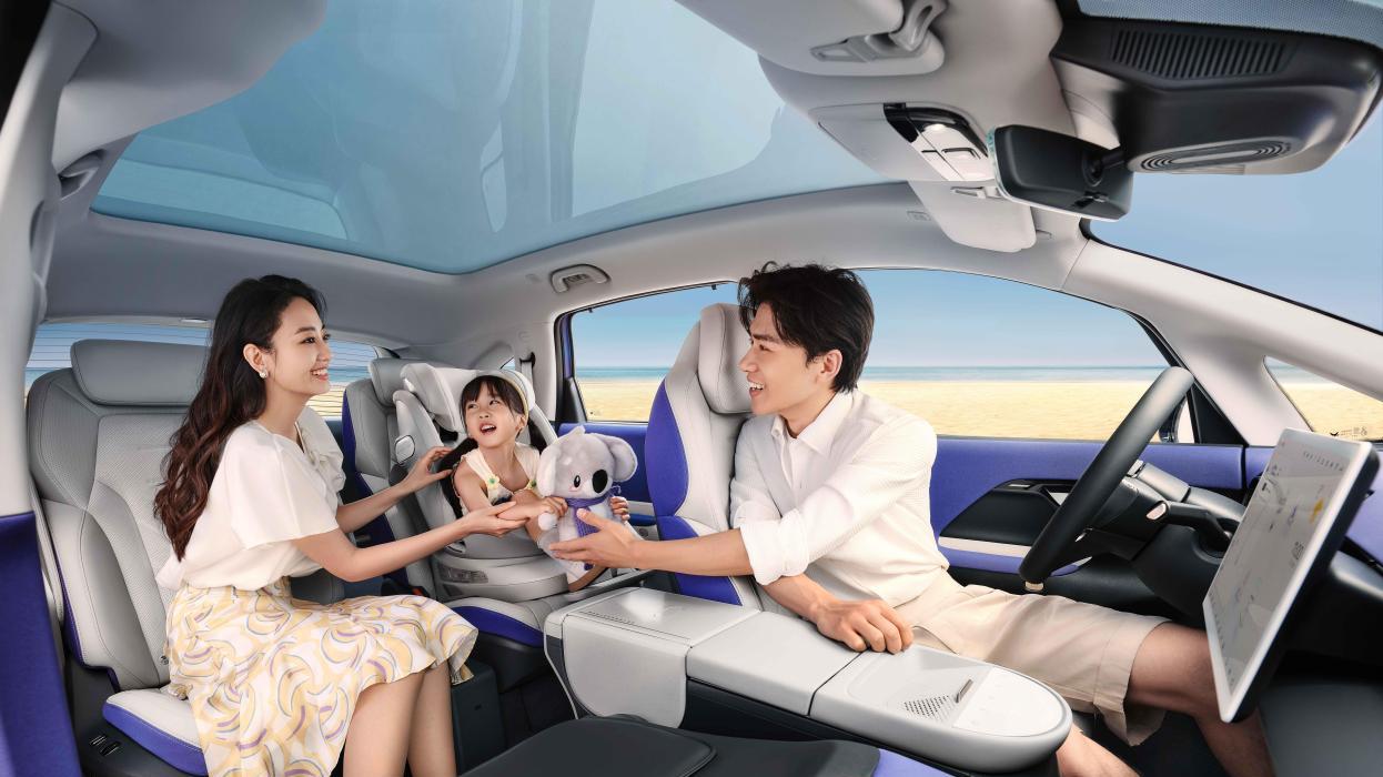 极狐汽车：智能配置打造乐园，亲子出行乐无穷