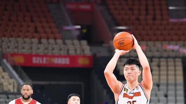 杜锋2大改变！徐昕搭档顶级后卫吃饼，12人轮换，小外到位能起飞