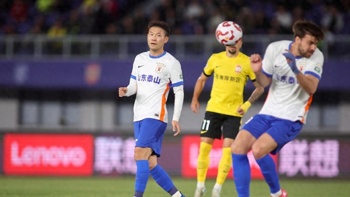 克雷桑戴帽卡扎伊传射 山东泰山5-1大胜青岛西海岸暂登顶